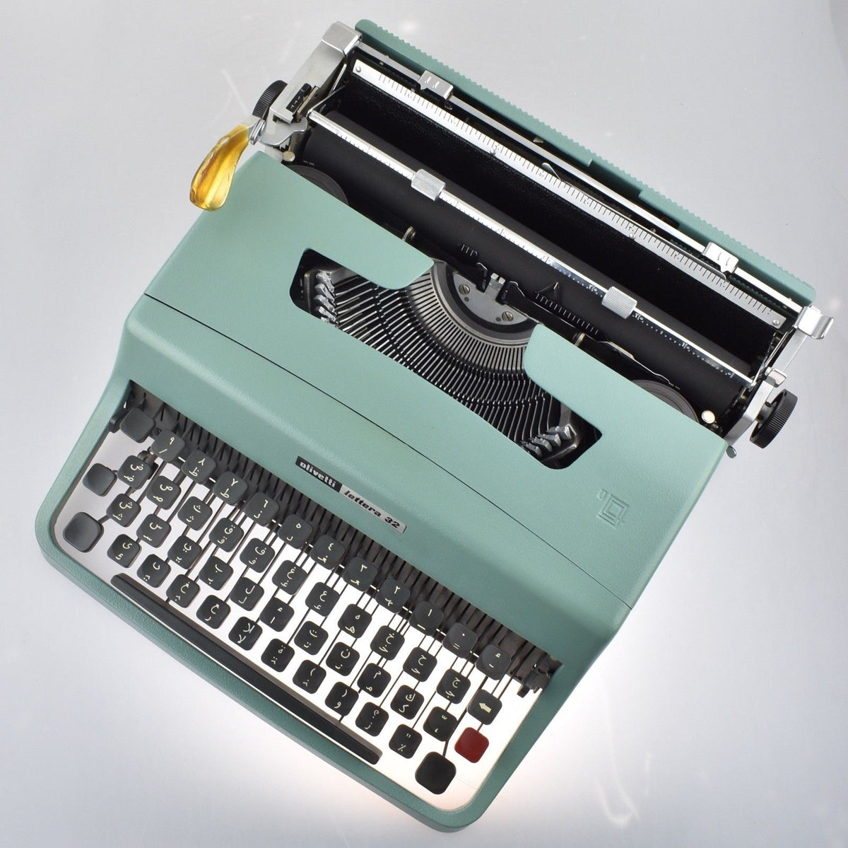 Arabic Lettera Typewriter | آلة كاتبة باللغة العربية | WORLDWIDE 