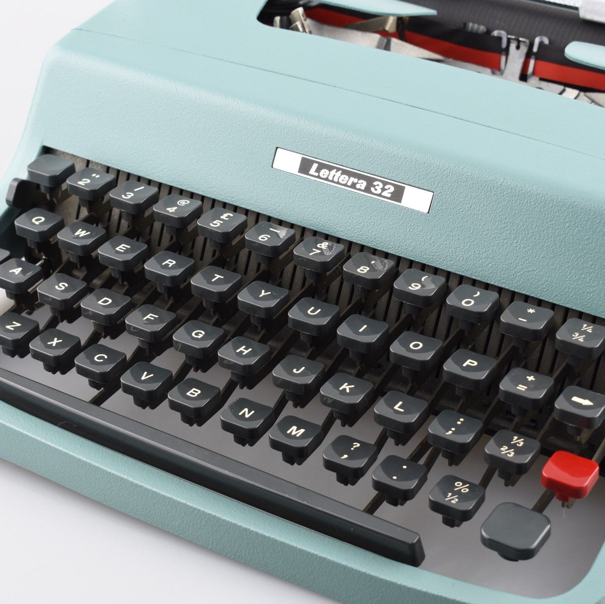 Olivetti Lettera 32 Typewriter SHADED BOLD FONT