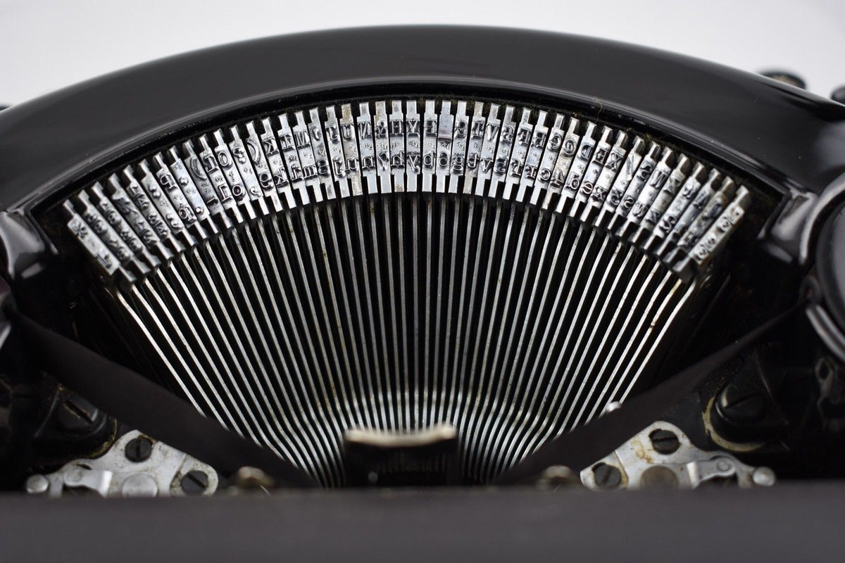 Underwood Noiseless Portable Typewriter in Glossy Black