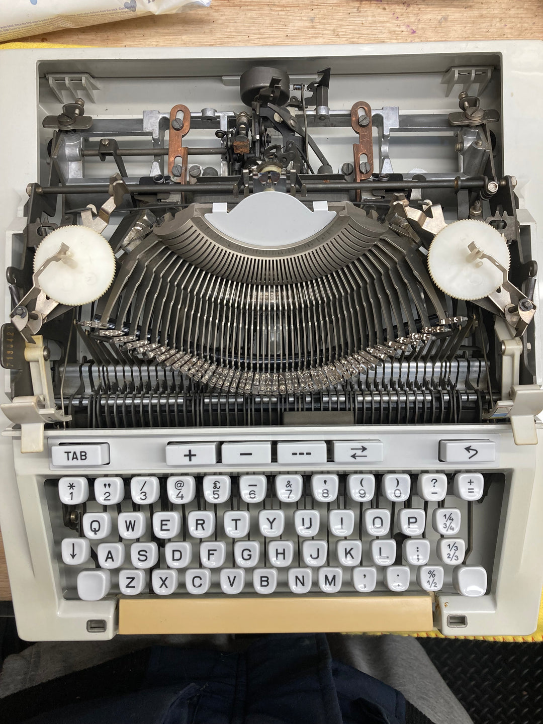 A44D1127-F47B-452E-A61E-