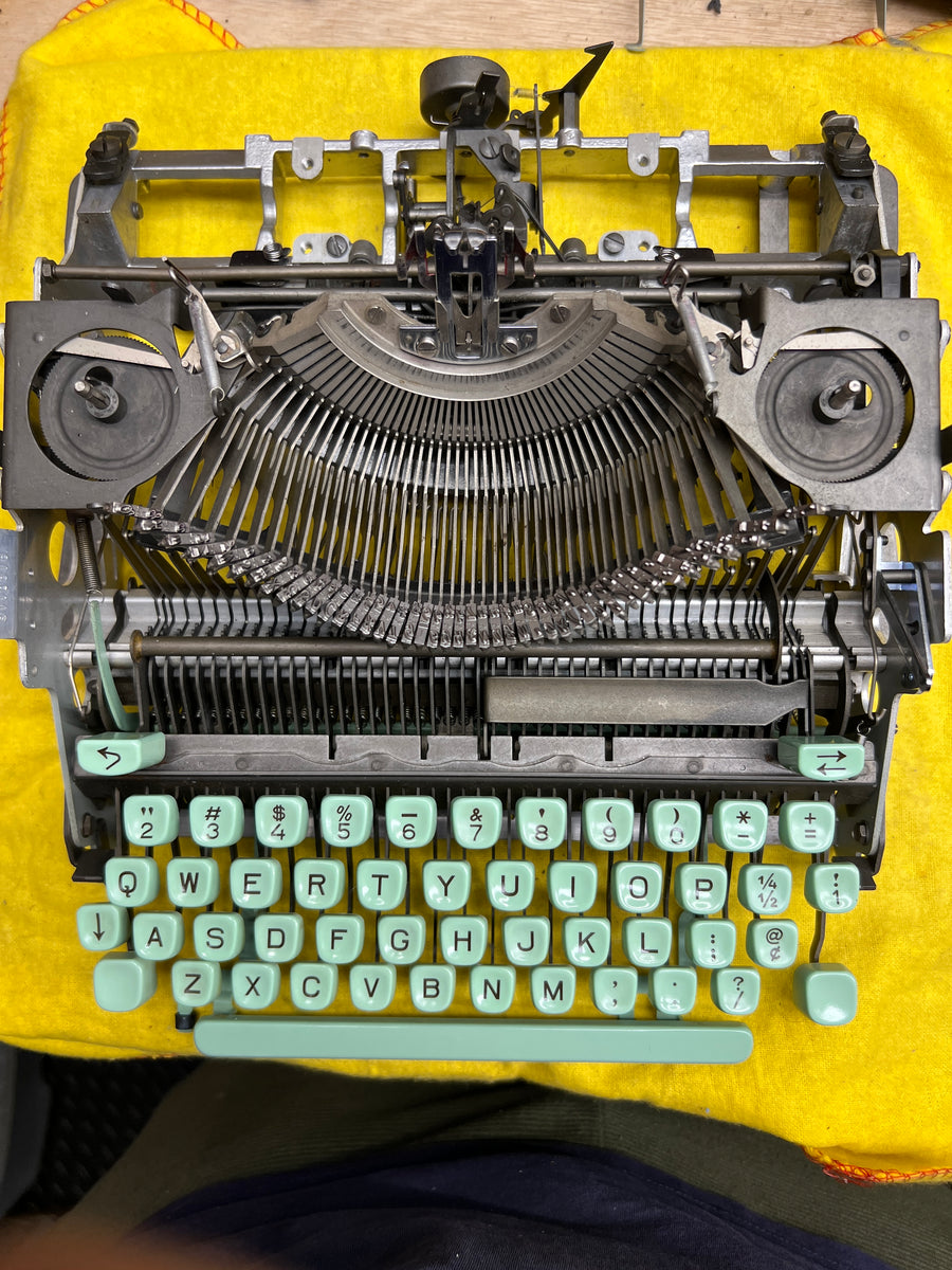 Hermes Media 3 Typewriter - Cursive Script Typeface - UK & WORLDWIDE ...