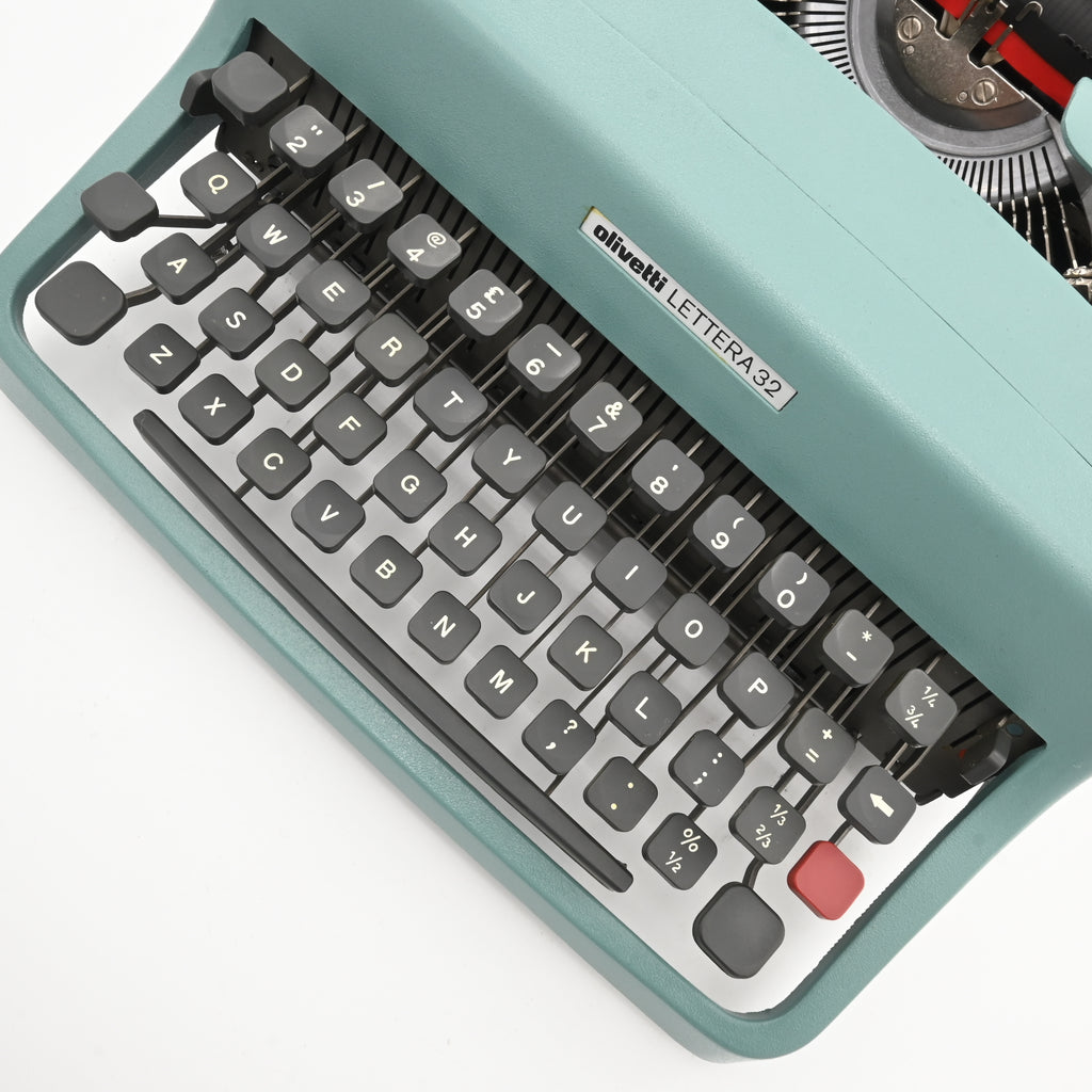 Olivetti Lettera 32 Typewriter - Made in Italy - WORLDWIDE SHIPPING