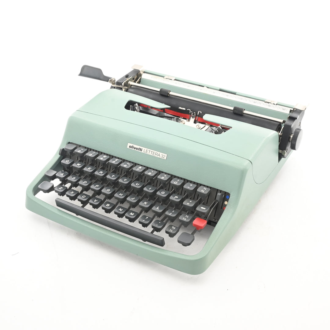 Olivetti Lettera 32 Typewriter - Made in SPAIN - WORLDWIDE SHIPPING