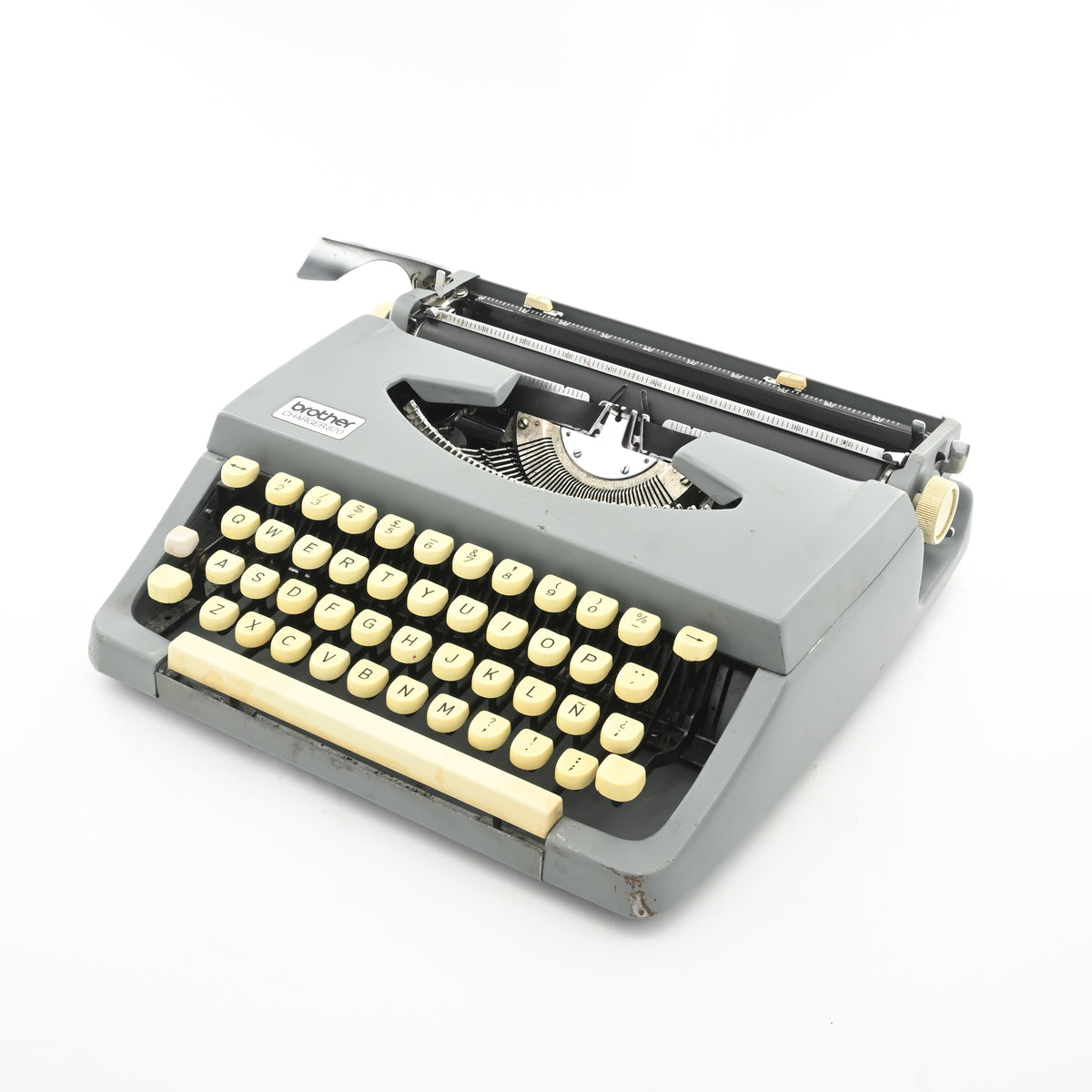 Brother Deluxe 900 Typewriter | White Colour | Elite | FREE UK POSTAGE ...