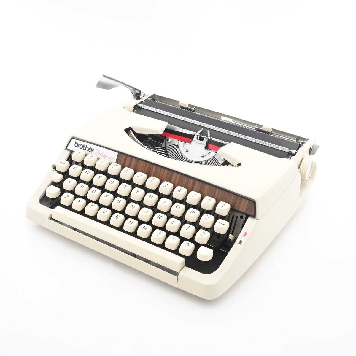 Brother Deluxe 900 Typewriter | White Colour | Elite | FREE UK POSTAGE ...