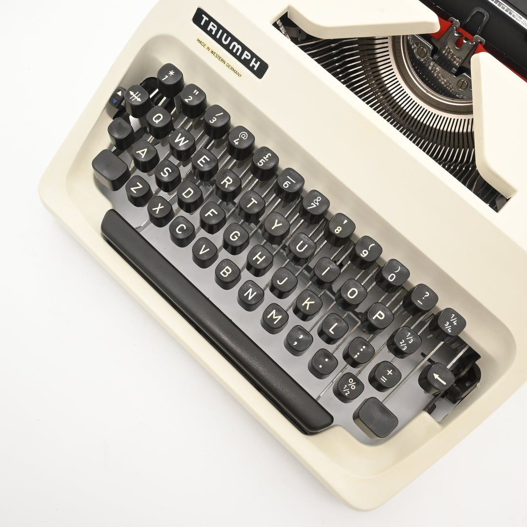 完動品　TRIUMPH gabriele 10 トライアンフタイプライター Triumph Adler Gabriele 10 Typewriter - Bulletin typeface