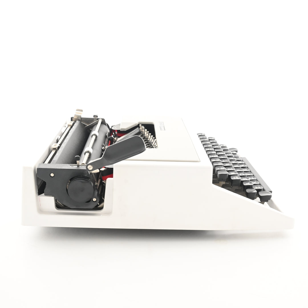 Olivetti Lettera 32 Typewriter - Made in Italy- WORLDWIDE SHIPPING Olivetti Lettera 32 Typewriter - Made in Italy- WORLDWIDE SHIPPING