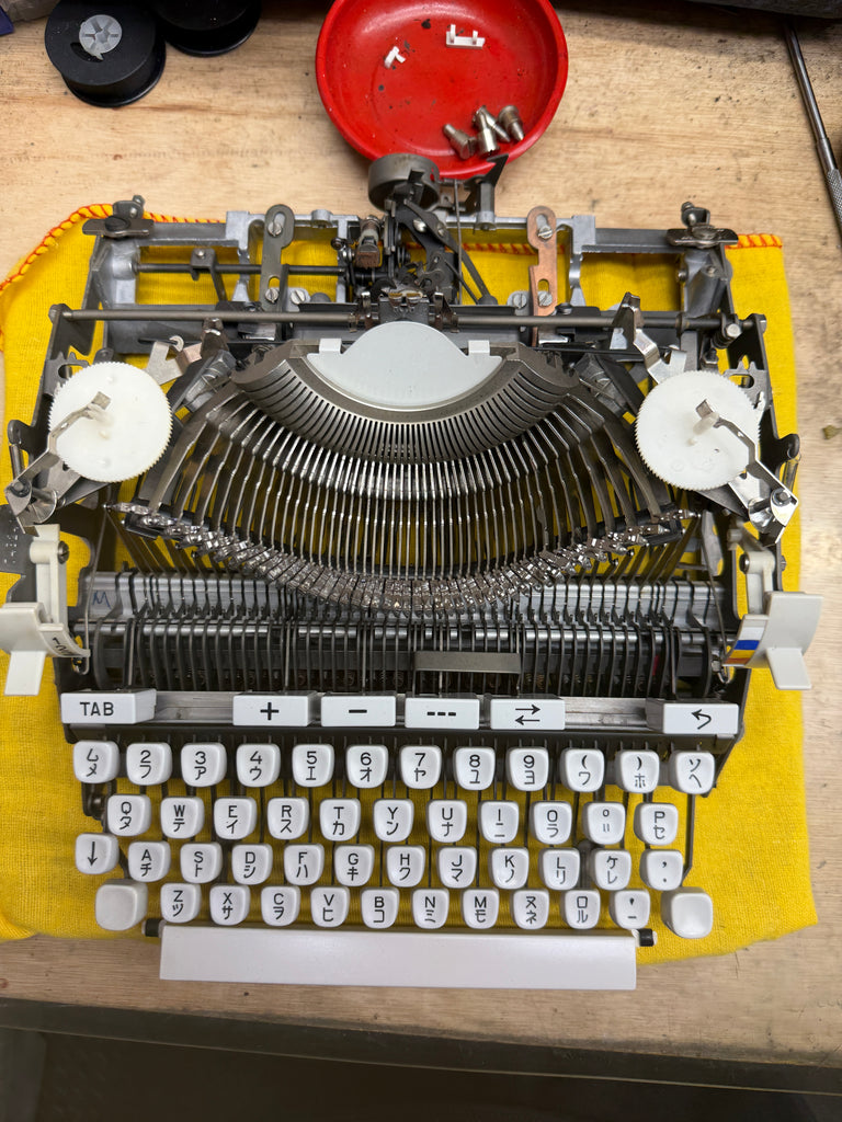 Hermes 3000 Typewriter with NEW platen - English & Japanese