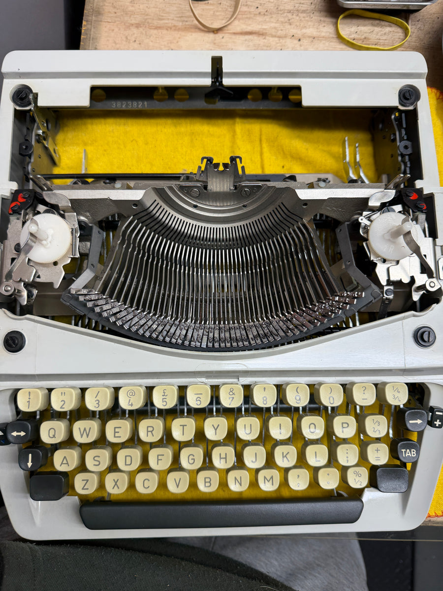 "Cursive Script" Adler Gabriele 20 Typewriter – Mr & Mrs Vintage ...
