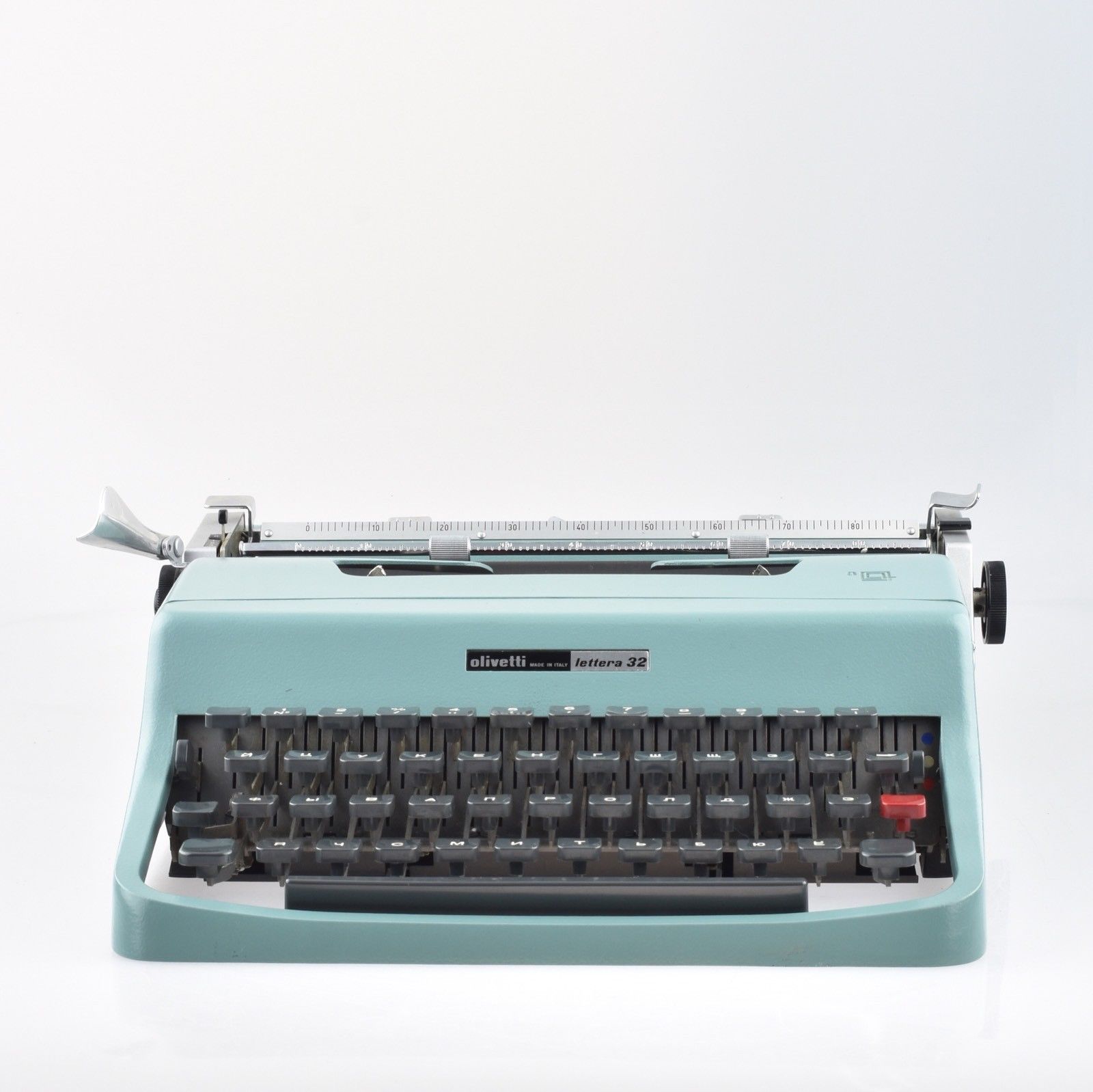 Rare Russian Olivetti Lettera 32 Typewriter with Cyrillic Keyboard Mad – Mr  & Mrs Vintage Typewriters ltd