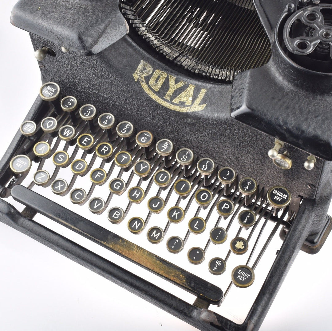 Royal 10 Typewriter - Matte Black - Desk - Pica Typeface