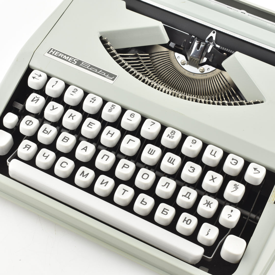 Hermes Baby Typewriter - Russian or Cyrillic Keyboard - Free UK