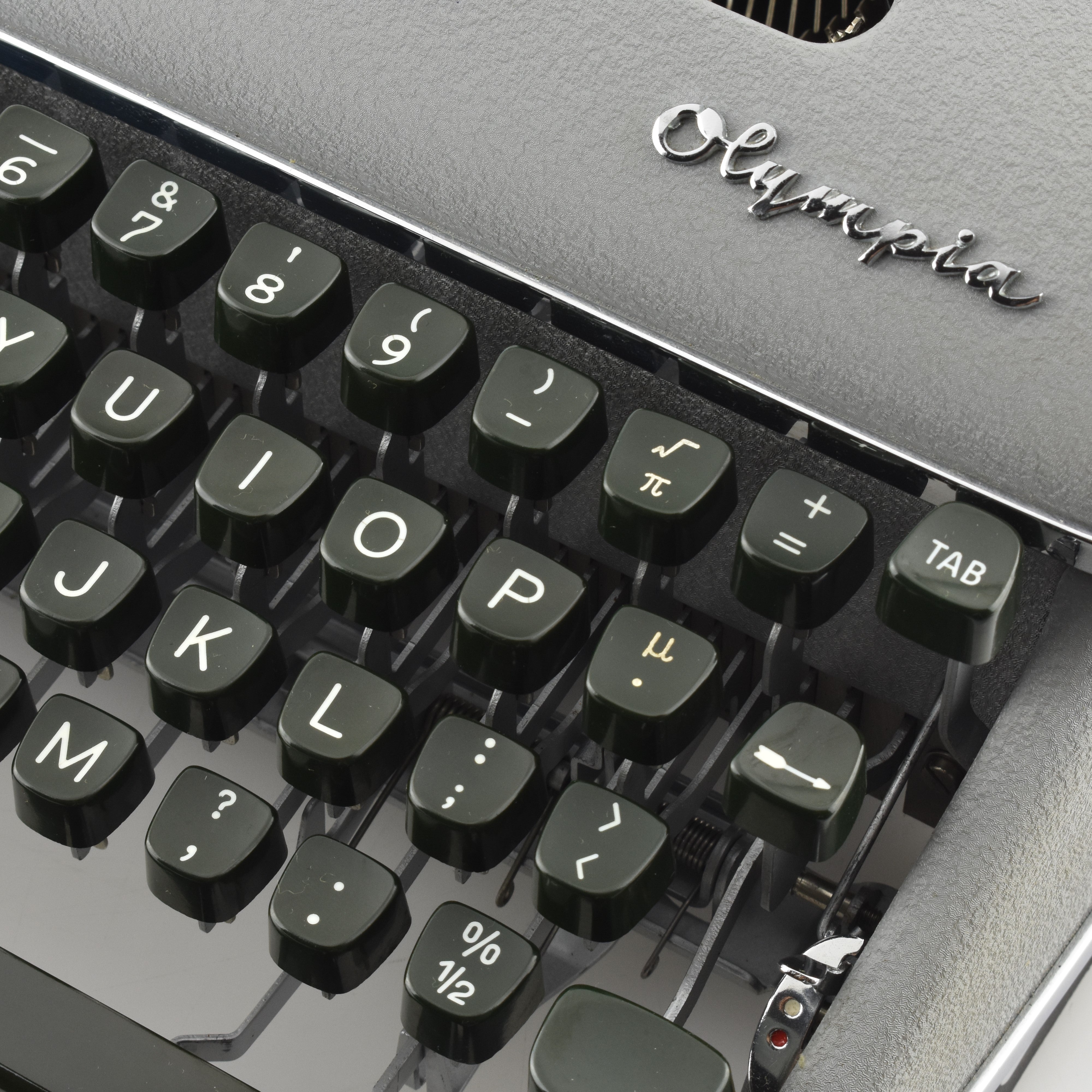 Olympia SM3 or SM4: Vintage Manual Typewriter with Case, Guarantee,  Lifetime Tradein Policy — Classic Typewriter Co.