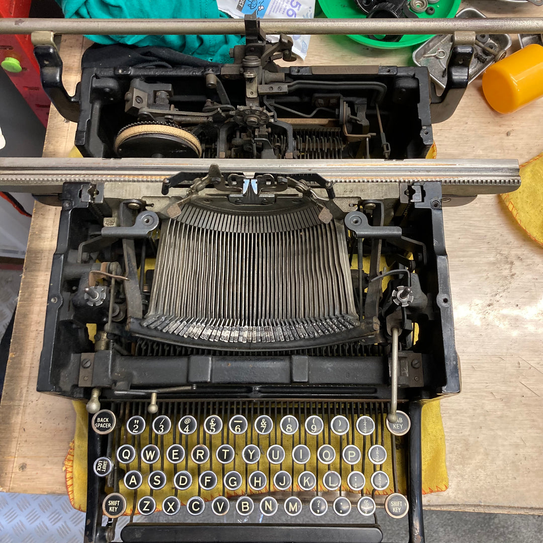 1931 Early Royal 10 Typewriter