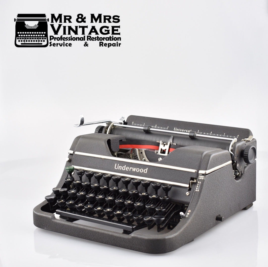 Underwood Universal 4 Bank Portable Typewriter in Matte Grey