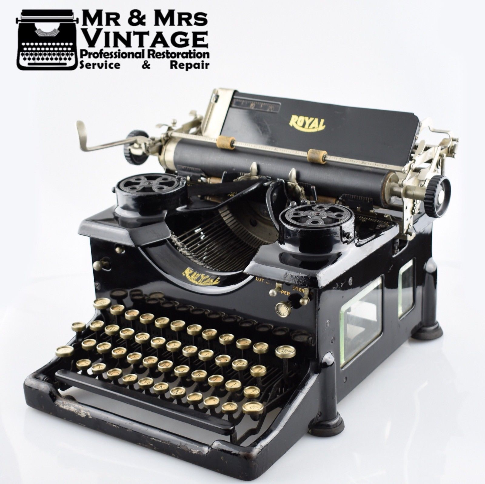 Royal 10 Typewriter in Glossy Black – Mr u0026 Mrs Vintage Typewriters ltd